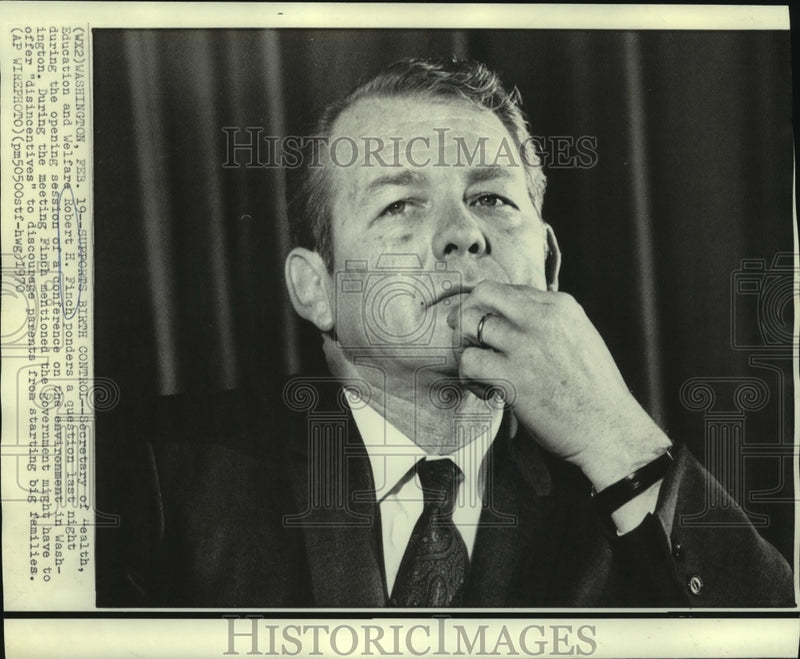 Load image into Gallery viewer, 1970 Press Photo Robert H. Finch, Secretary of Health, Education and Welfare.
