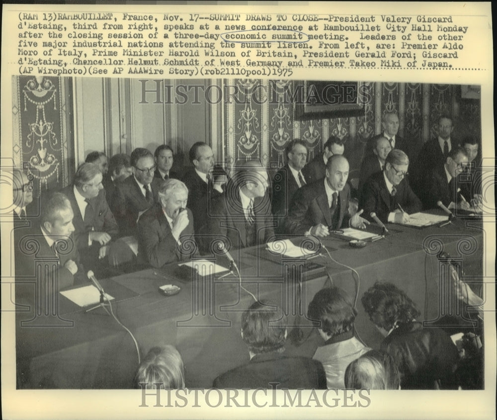 1975 Press Photo Closing session of economic summit meeting in France