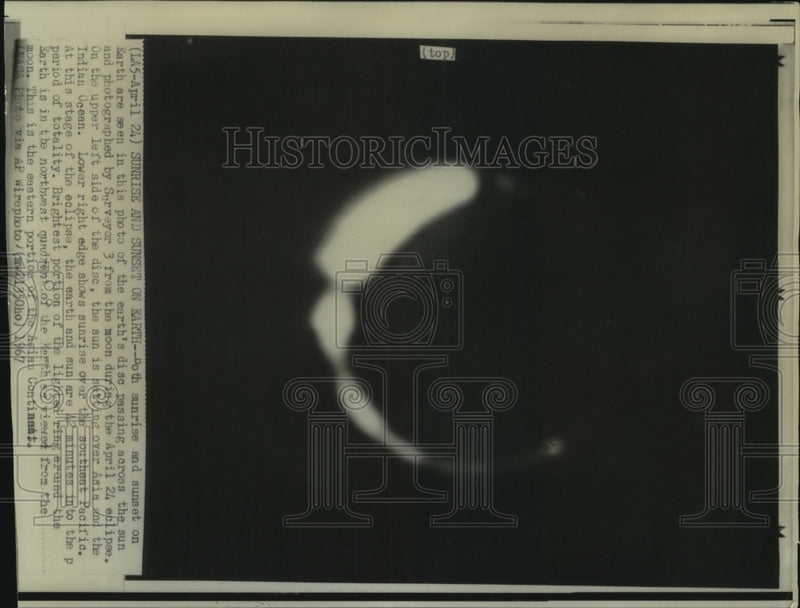 Load image into Gallery viewer, 1967 Press Photo Sunrise and sunset on Earth during eclipse - now02798
