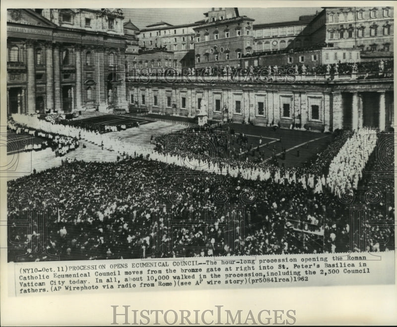 Load image into Gallery viewer, 1962 Press Photo Hour-long procession opening Roman Catholic Ecumenical Council
