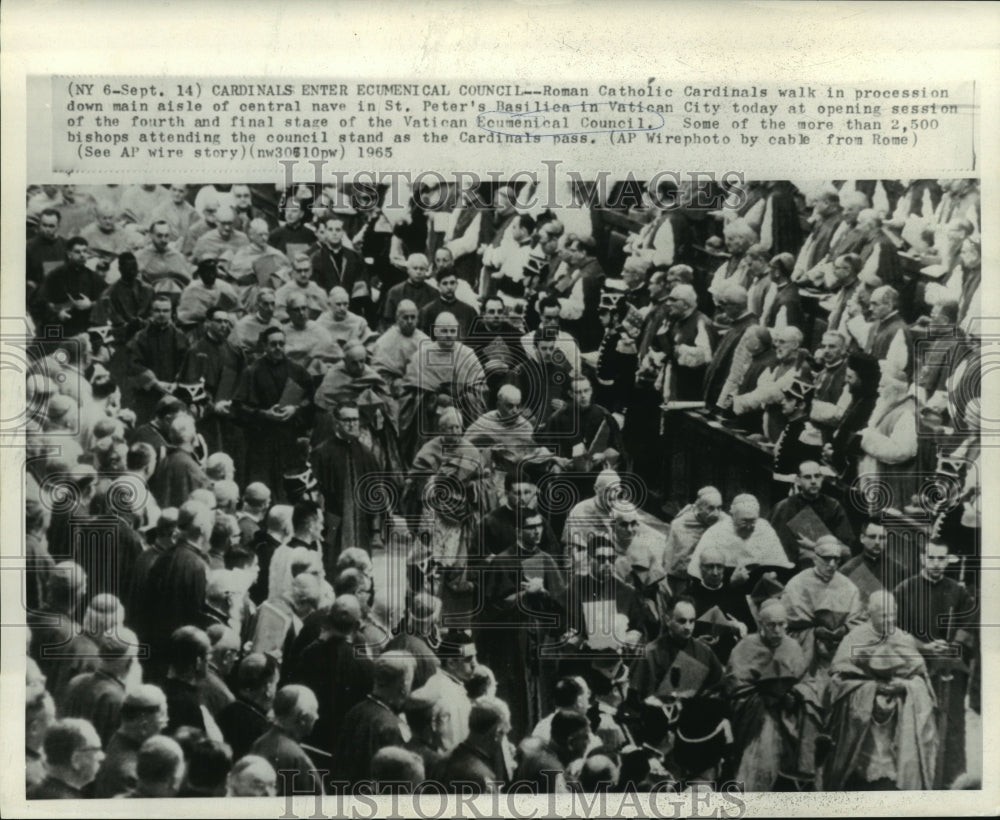 1965 Press Photo Roman Catholic Cardinals enter Ecumenical Council, Vatican City