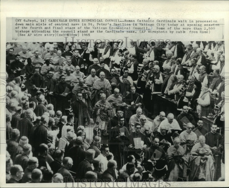 Load image into Gallery viewer, 1965 Press Photo Roman Catholic Cardinals enter Ecumenical Council, Vatican City
