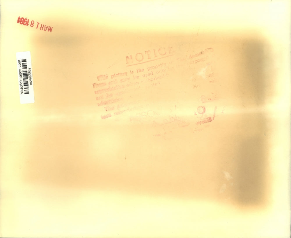 1961 Press Photo Bruce Edwards questioned by policemen in death of Lucy Edwards