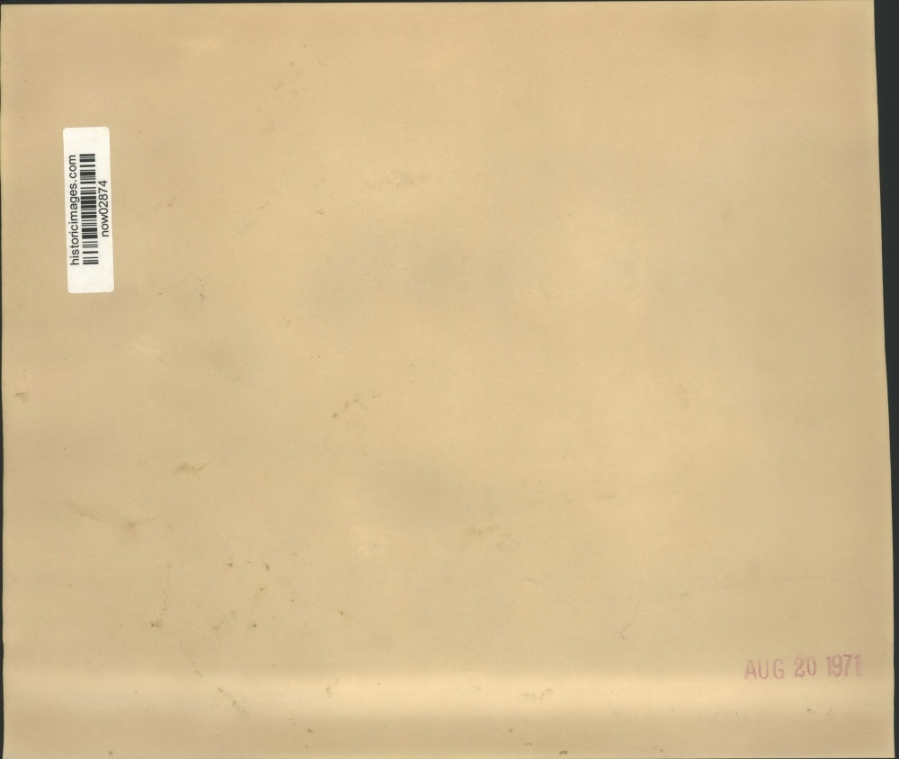 1971 Press Photo Circuit Court Judge Edwards with residents of communal home