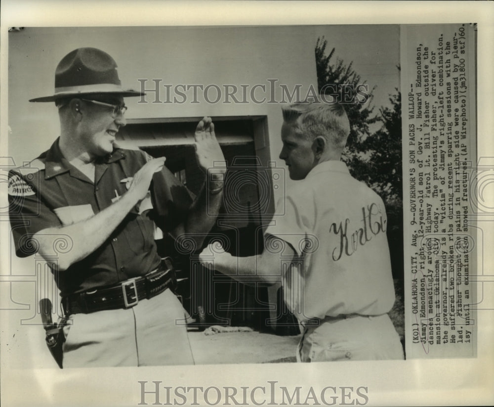 1960 Press Photo Jimmy Edmondson spars at OK Governor&#39;s mansion with Fisher.