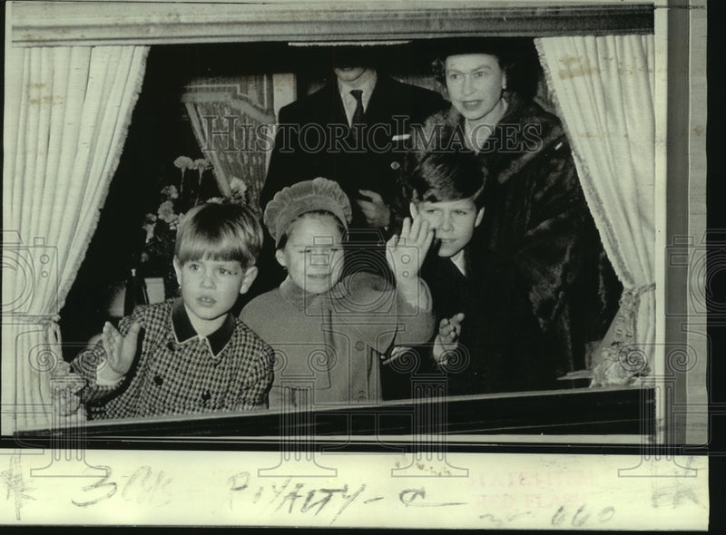 Load image into Gallery viewer, 1969 Press Photo Carriage waves by Prince Edward &amp; other members of royal family
