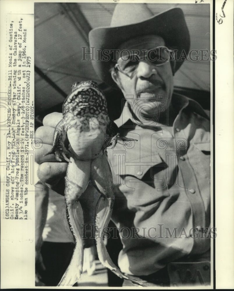 1975 Press Photo Bill Moniz with his frog &quot;Ex-Lax&quot;, jumping frog contest winner