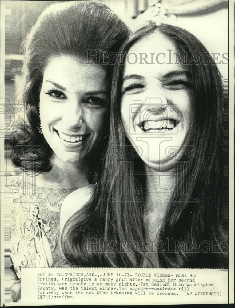 Load image into Gallery viewer, 1971 Press Photo Miss Hot Springs &amp; Pat Gedion, Miss Washington County, winners
