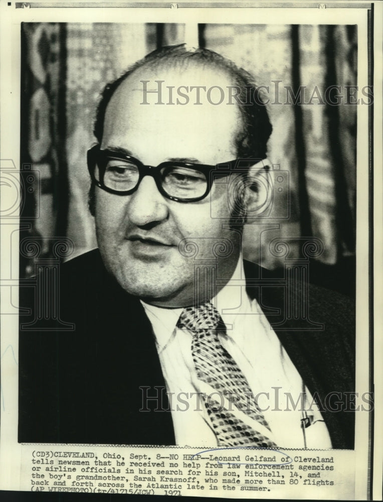 1971 Press Photo Leonard Gelfand tell newsmen of his search for son in Cleveland