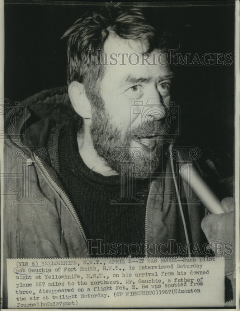 1967 Press Photo Bush pilot Bob Gauchie interviewed at Yellowknife N.W.T.