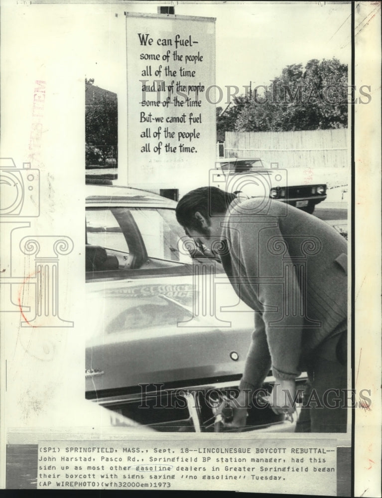 1973 Press Photo Springfield, MA gas station Lincolnsque boycott rebuttal