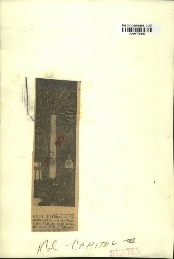 Load image into Gallery viewer, 1973 Press Photo Fourth of July fireworks over Washington Mall - now03065
