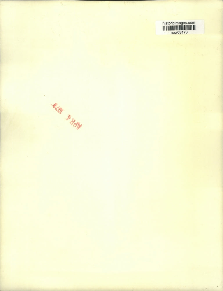 1973 Press Photo Fiji policeman in native pointed fringe skirt at Fiji airport