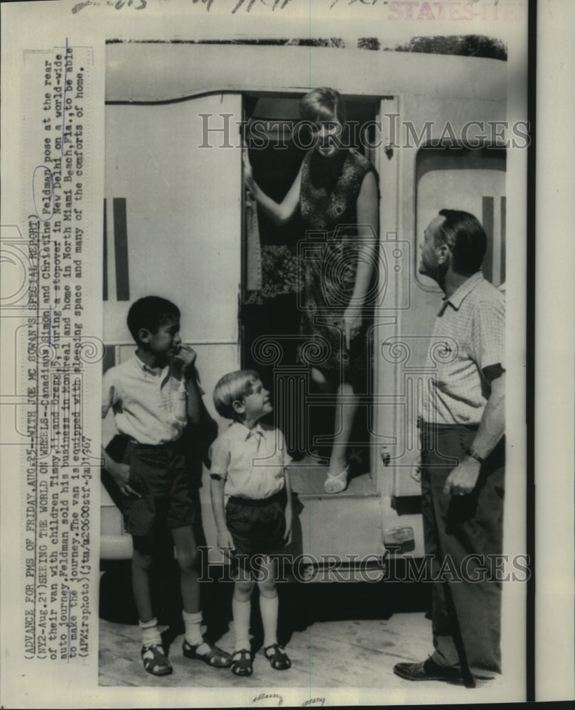 1967 Press Photo The Feldmans in New Delhi on their world-wide auto journey