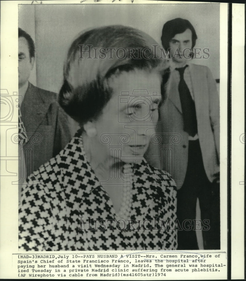 Load image into Gallery viewer, 1974 Press Photo Mrs. Carmen Franco visits husband in Madrid hospital
