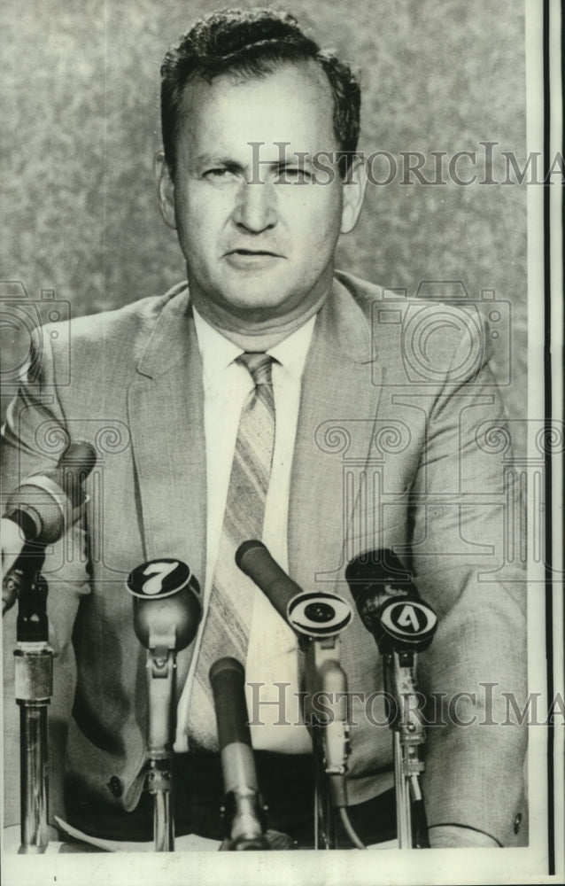Load image into Gallery viewer, 1966 Press Photo Aaron Goldman puts out appeal for his kidnapped son be returned
