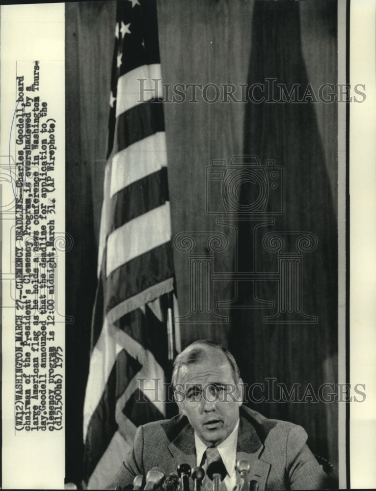 Load image into Gallery viewer, 1975 Press Photo Charles Goodell of Clemency Program announces deadline date
