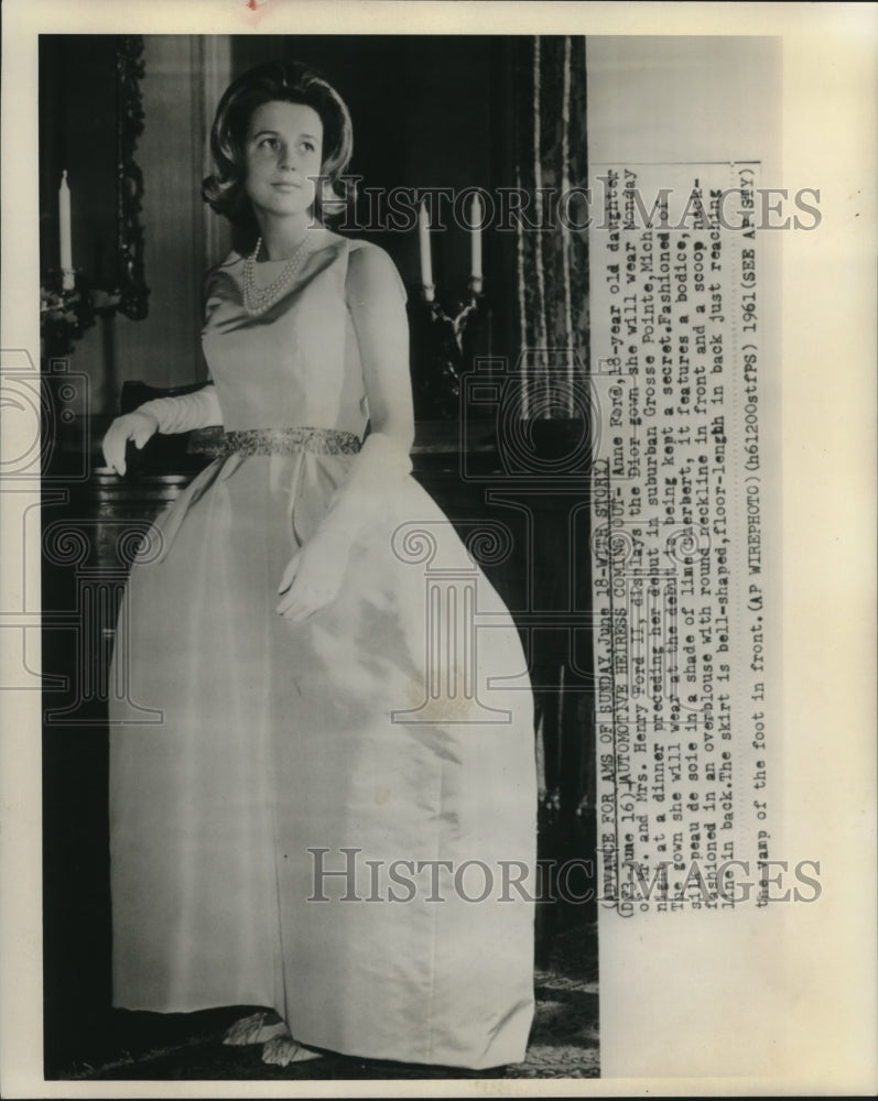 1961 Press Photo Anne Ford displays the Dior gown she will wear at debut in MI