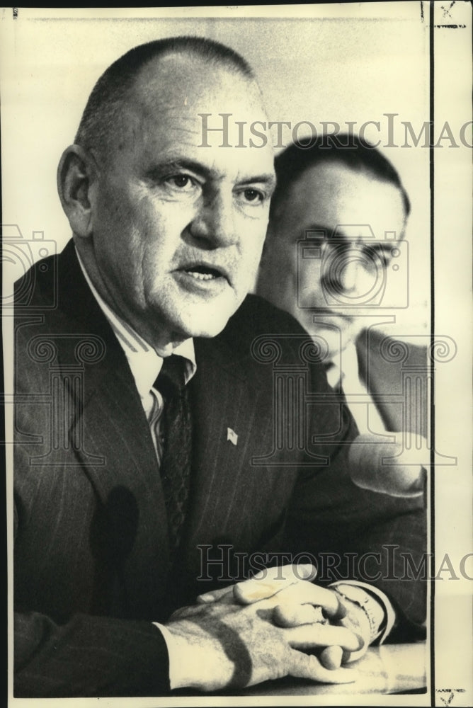 Load image into Gallery viewer, 1972 Press Photo FBI's Patrick Gray &amp; Joseph Sylvester at press conference in LA
