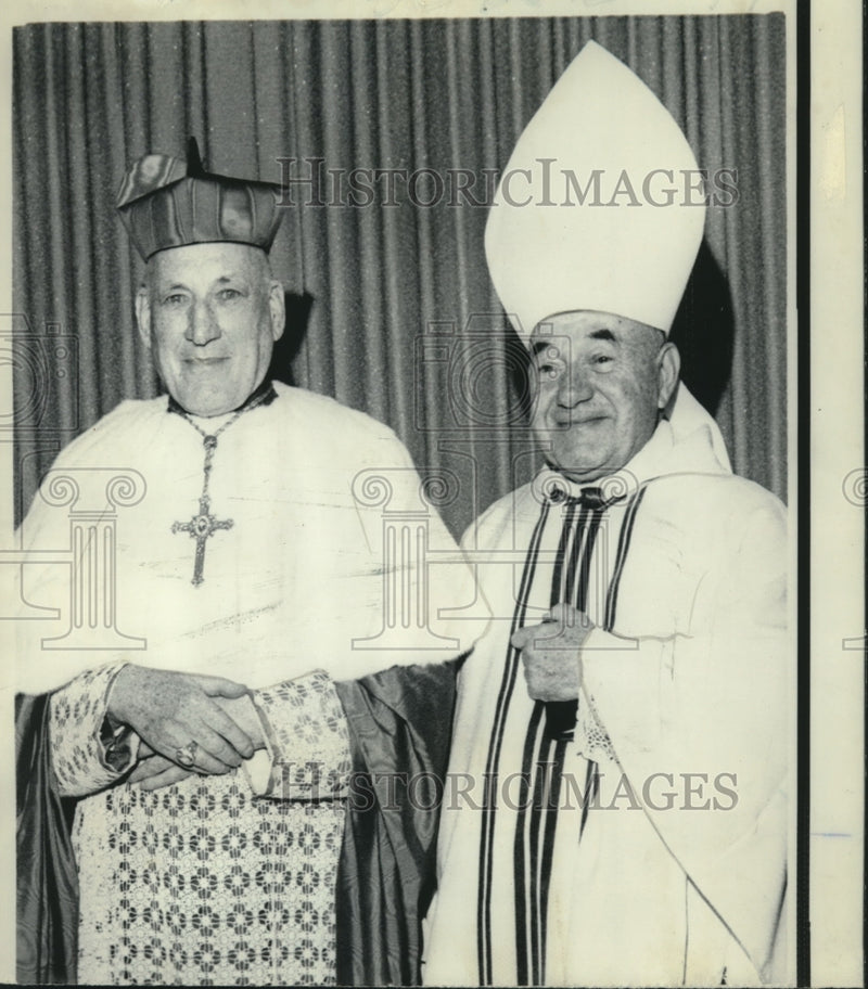 Load image into Gallery viewer, 1968 Press Photo Cardinal Cushing &amp; Bishop Greco at Mass in Alexandria
