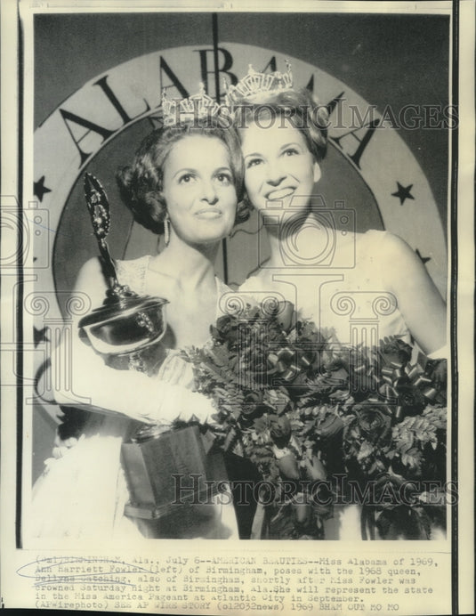 1969 Press Photo Miss AL of 1969, Ann Harriett Fowler, with Miss AL 1968