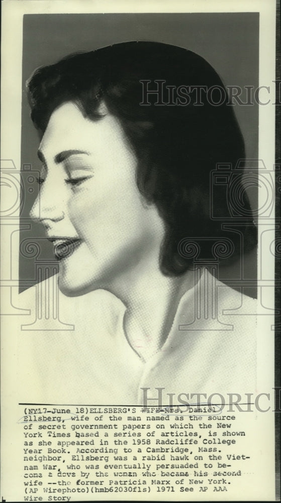Load image into Gallery viewer, 1958 Press Photo Mrs. Daniel Ellsberg, former Patricia Marx of New York
