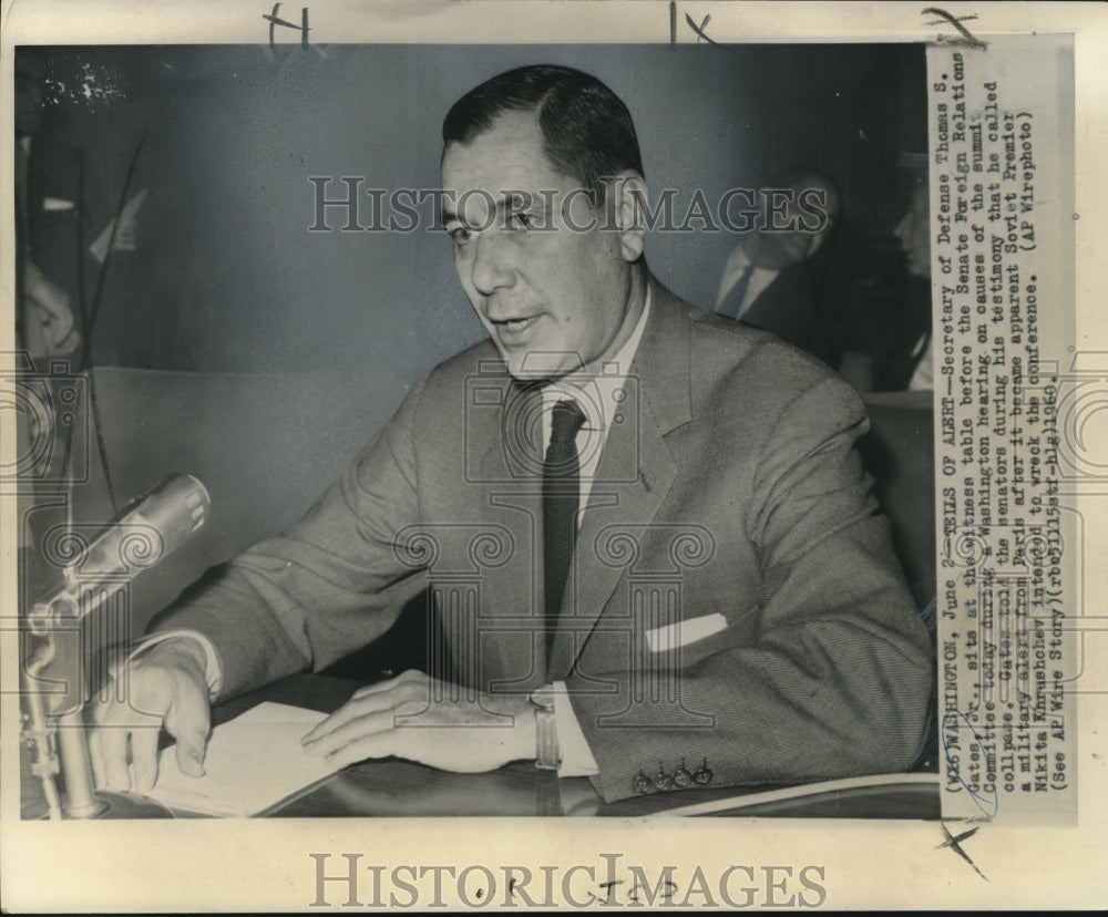 1960 Press Photo Secretary of Defense Thomas Gates at Foreign Relations hearing