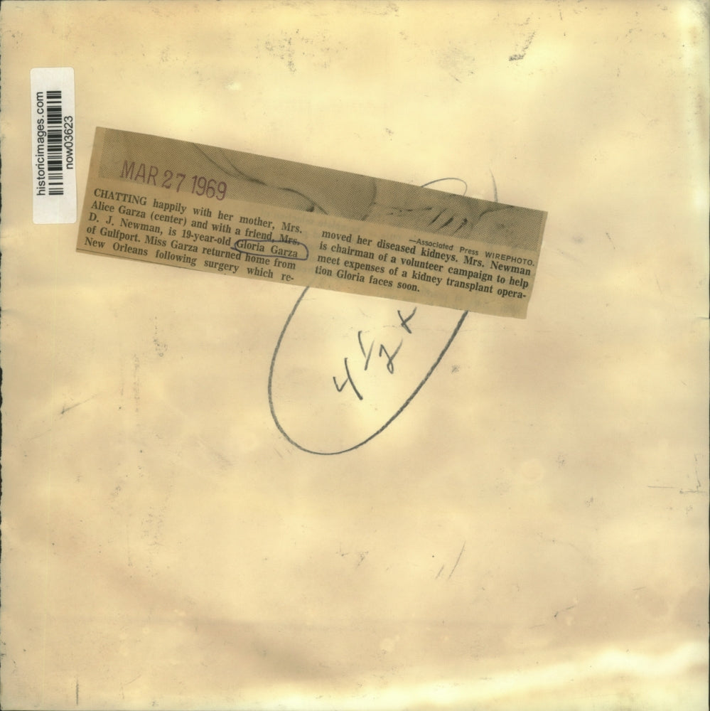 1969 Press Photo Recovering from surgery Gloria Garza chats with visitors