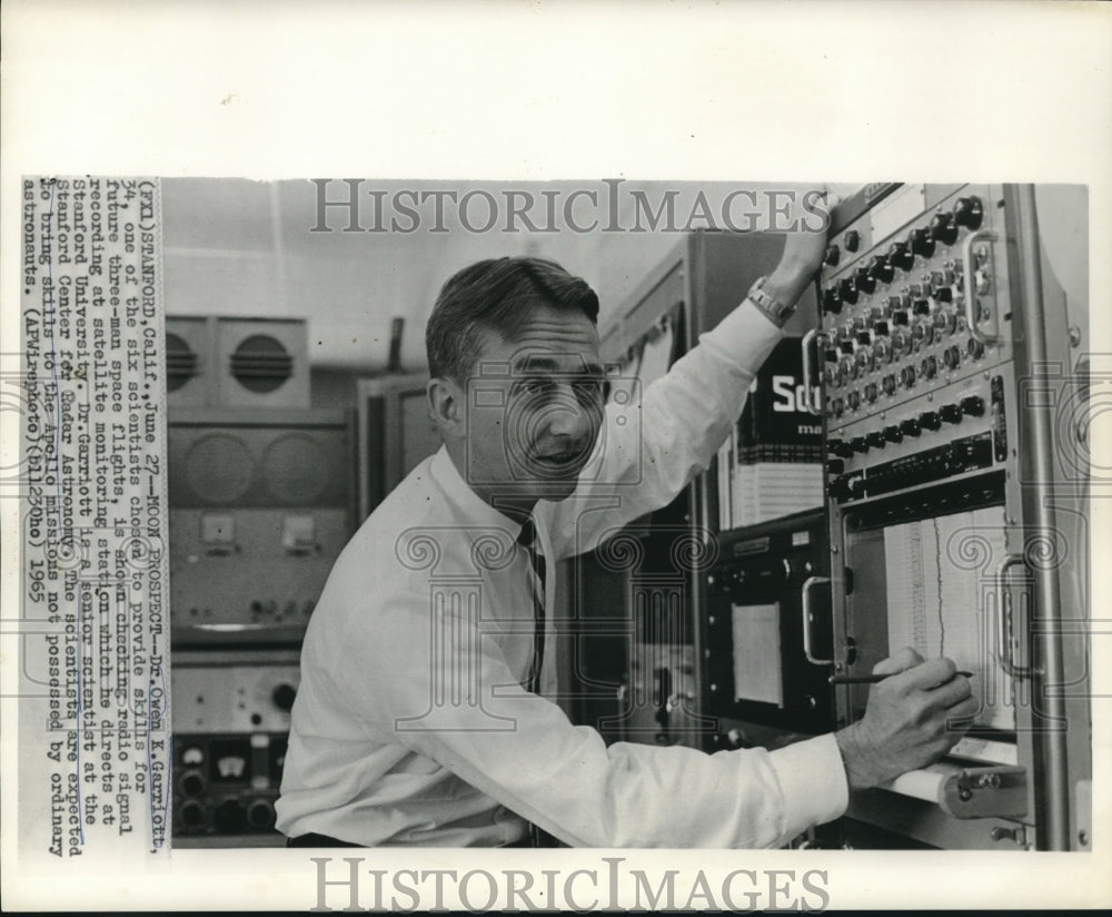 1965 Press Photo Dr. Owen Garriott at Stanford Center for Radar Astronomy