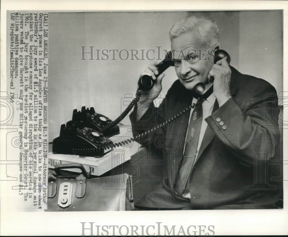 1965 Press Photo Attorney Arthur Garrett on pone with newsmen in Los Angeles