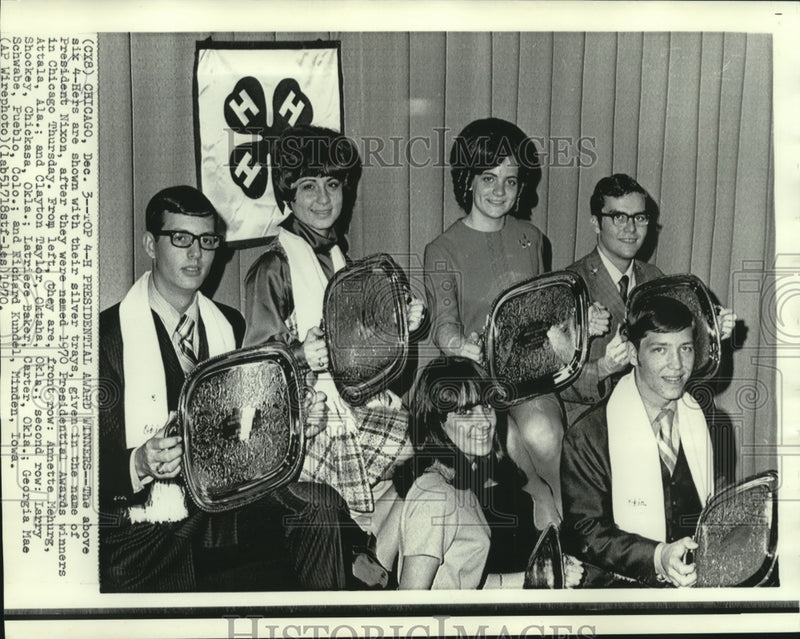 Load image into Gallery viewer, 1970 Press Photo Top 4-H Presidential Award winners in Chicago, Illinois
