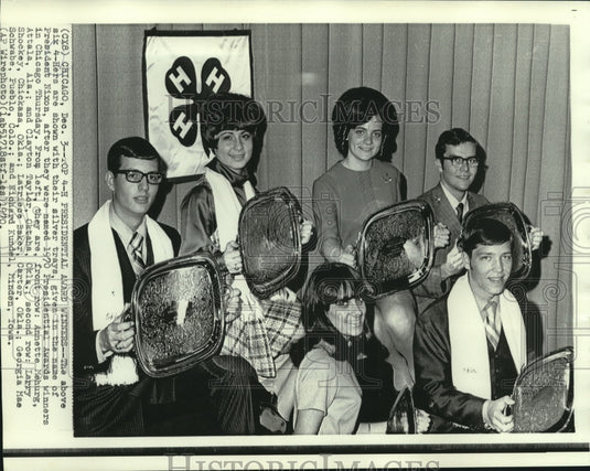 1970 Press Photo Top 4-H Presidential Award winners in Chicago, Illinois
