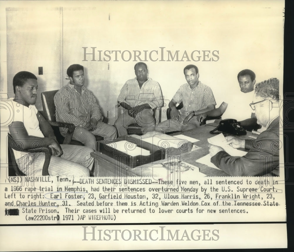 1971 Press Photo Earl Foster and others have death sentences dismissed.