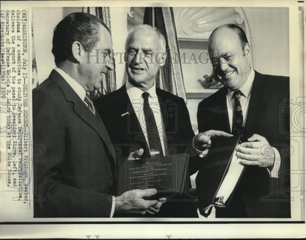 1970 Press Photo Gilbert Fitzhugh a study to President Nixon &amp; Melvin Laird