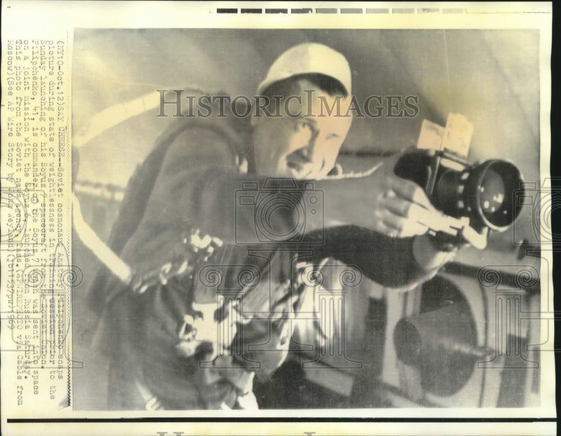 Load image into Gallery viewer, 1969 Press Photo Soviet cosmonaut Anatoly Filipchenko snaps a picture
