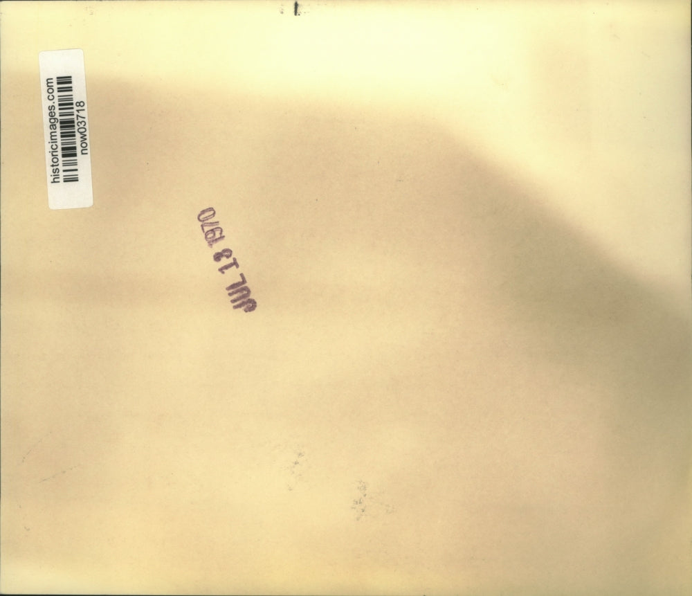 1970 Press Photo Natives & tourists ride train through sugarcane fields of Fiji