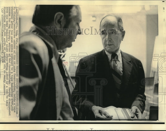 1974 Press Photo William Fields with taped message asking for $700,000 ransom