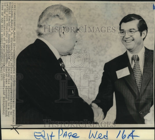 1975 Press Photo DNC Robert Strauss congratulates Donald Fowler on election