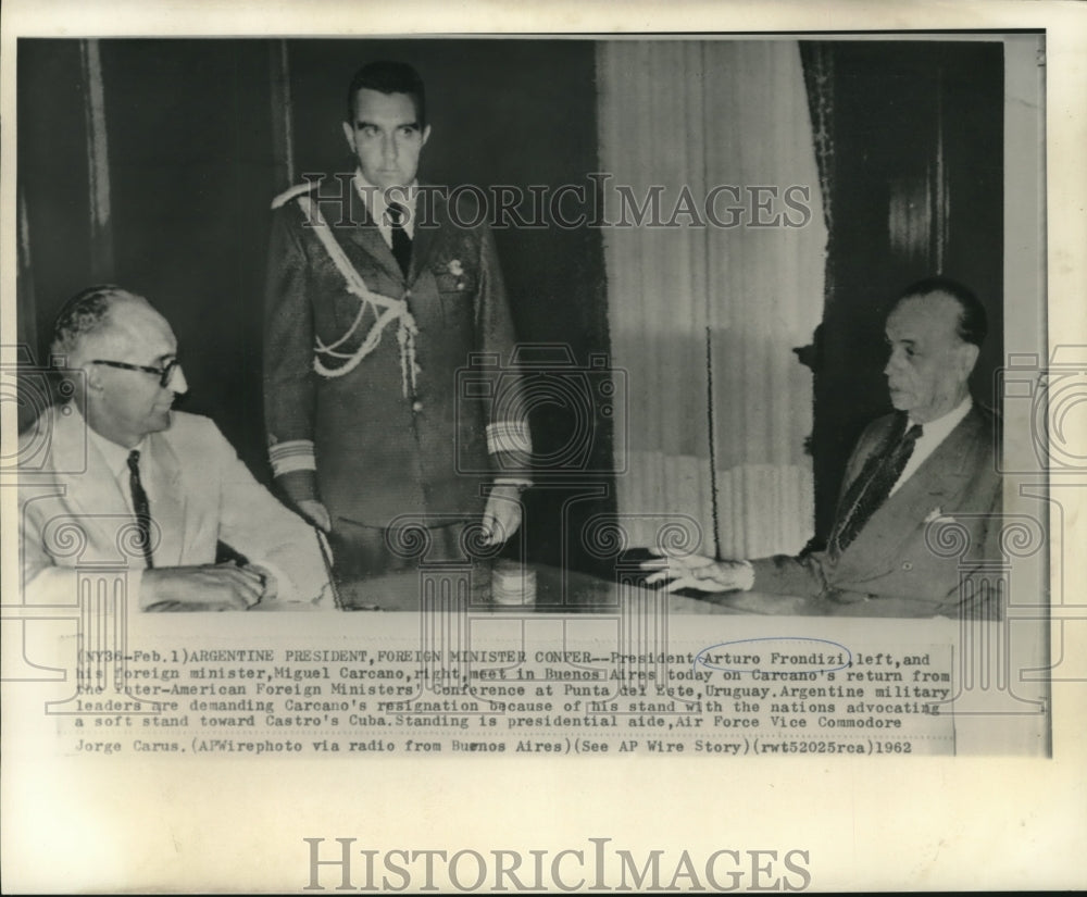 1962 Press Photo Agrentina&#39;s President Frondizi confers with foreign ministers