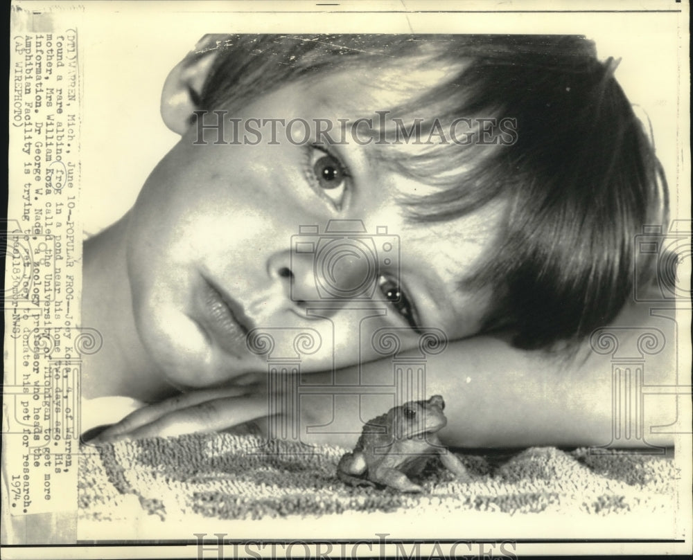 1974 Press Photo Joey Koza with rare albino frog found in Michigan pond.