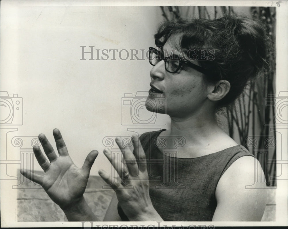 1967 Press Photo Playwright, Barbara Garson, discusses &quot;MacBird!,&quot; success