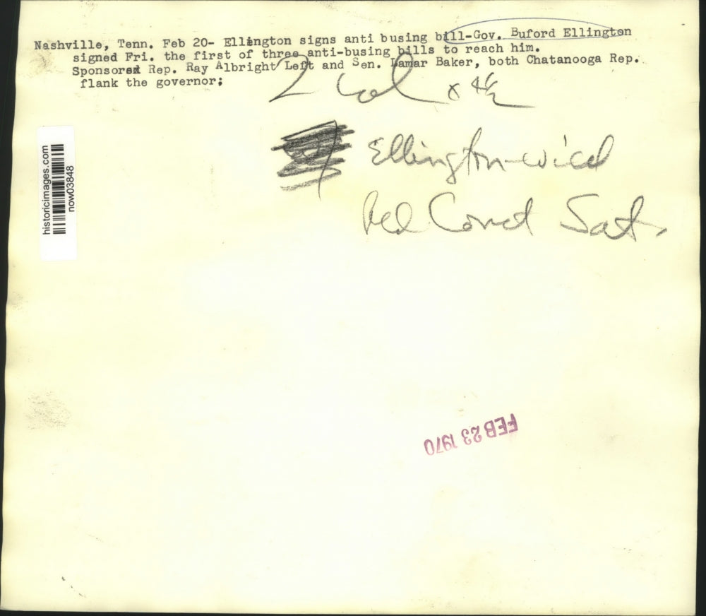 1970 Press Photo Tennessee Governor Ellington with others sign anti-busing bill.