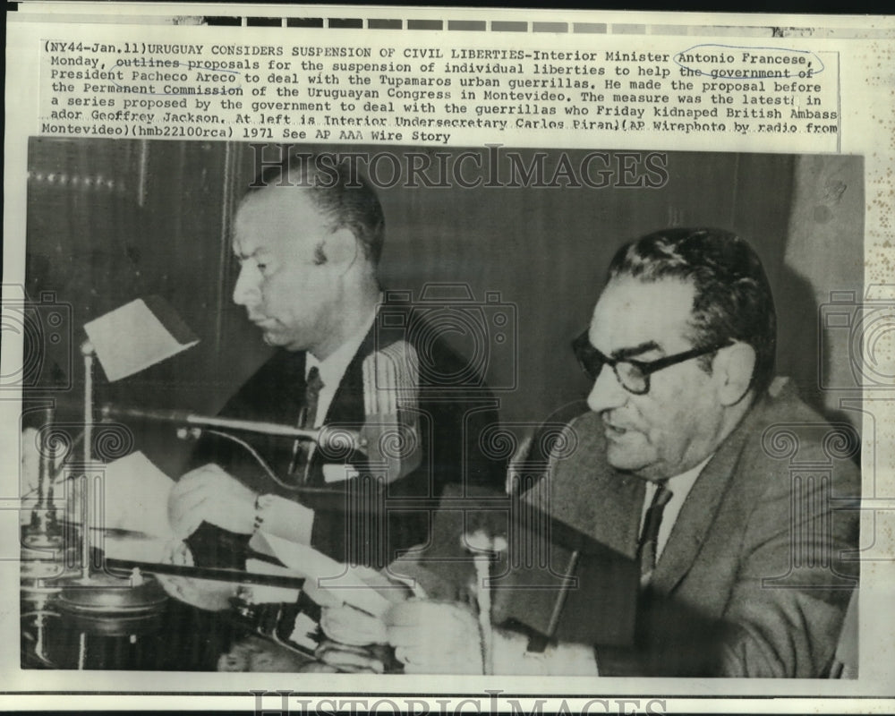1971 Press Photo Interior Minister Francese &amp; others consider Uruguay liberties