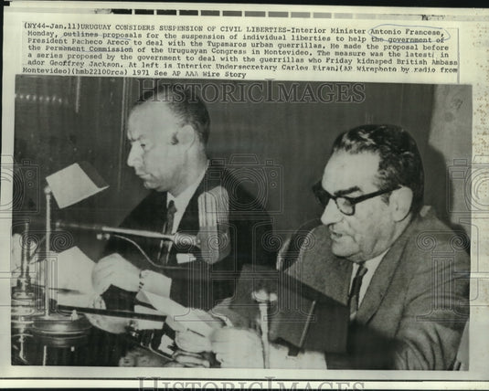 1971 Press Photo Interior Minister Francese & others consider Uruguay liberties