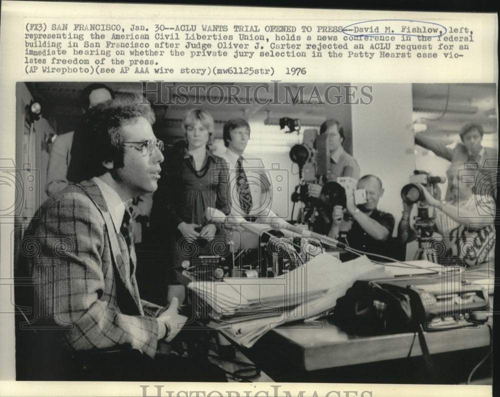 1976 Press Photo David Fishlow of ACLU holds press conference in San Francisco