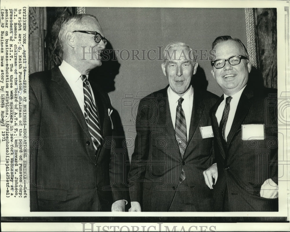 1971 Press Photo Keith Funston and others at Business-Education Seminar in NY