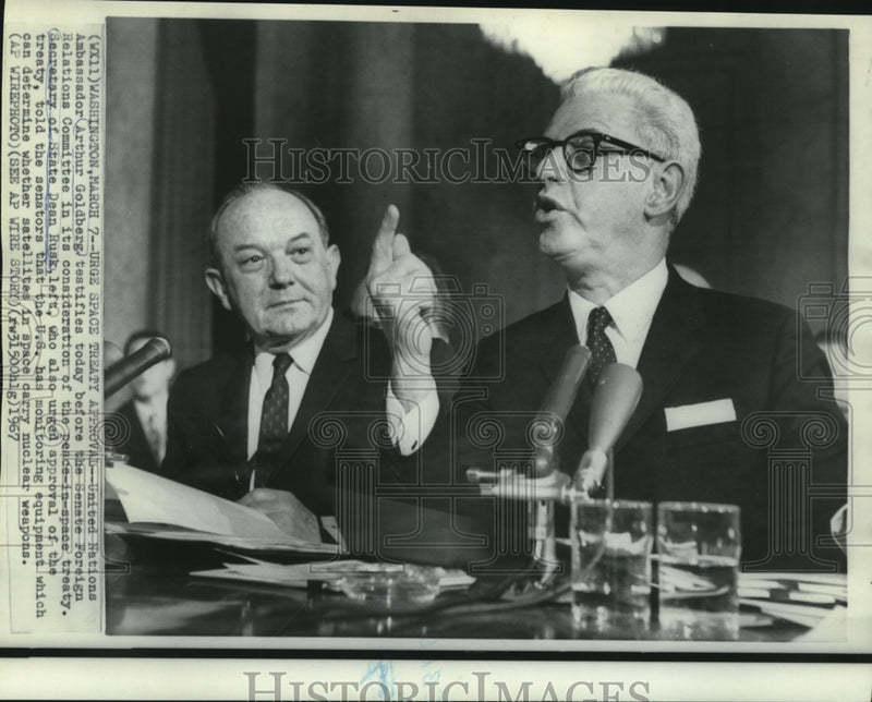 Load image into Gallery viewer, 1967 Press Photo Ambassador Goldberg &amp; Rusk testify at Senate Foreign Relations
