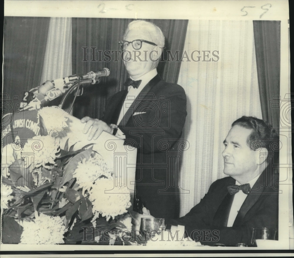 1968 Press Photo Former Ambassador Goldberg addresses AJC as Abram looks on