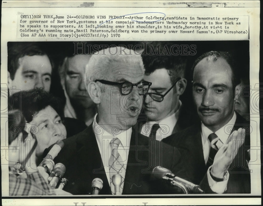 1970 Press Photo Arthur Goldberg speaks to his supporters in New York