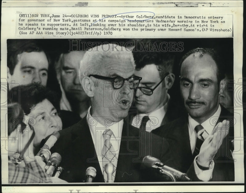 Load image into Gallery viewer, 1970 Press Photo Arthur Goldberg speaks to his supporters in New York
